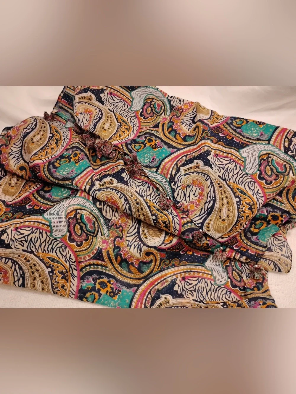 Echo paisley fall scarf with tassels. Great neutral colors. Excellent/new cond